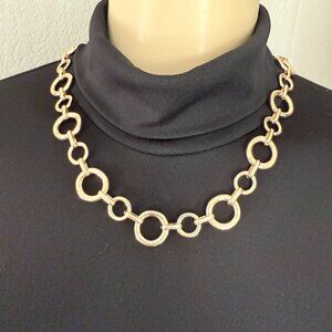 #7 garden party costume jewelry / 22" gold link necklace w/ a clasp closure